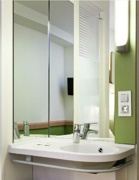 Ibis Budget Bradford Брадфорд Экстерьер фото